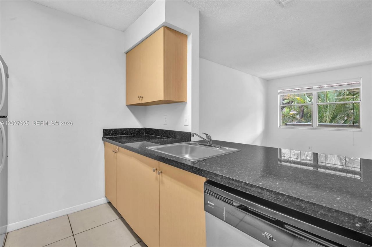 767 NW 104th Ave , Unit 203, Pembroke Pines, FL 33026 Photo