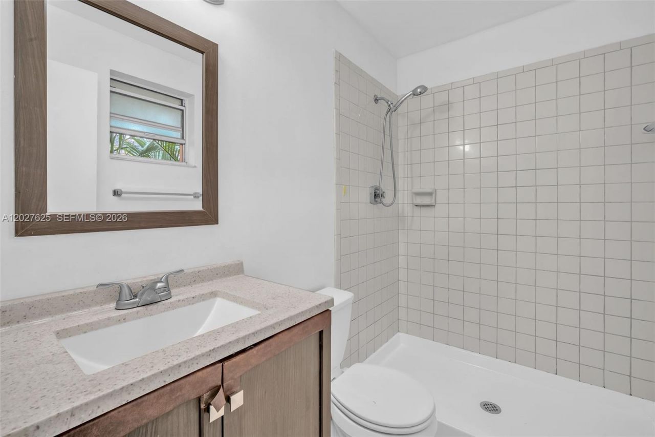 767 NW 104th Ave , Unit 203, Pembroke Pines, FL 33026 Photo