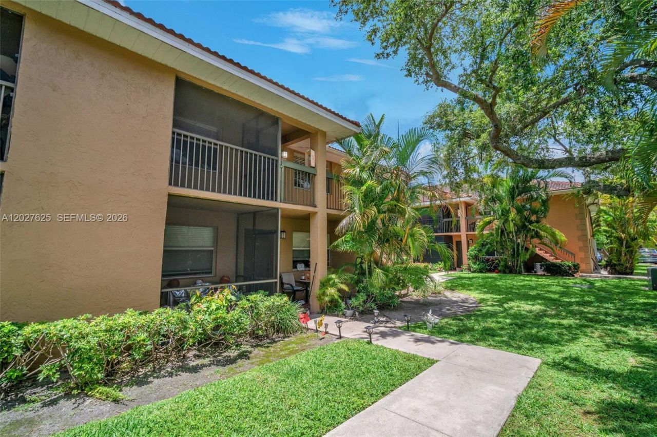 767 NW 104th Ave , Unit 203, Pembroke Pines, FL 33026 Photo