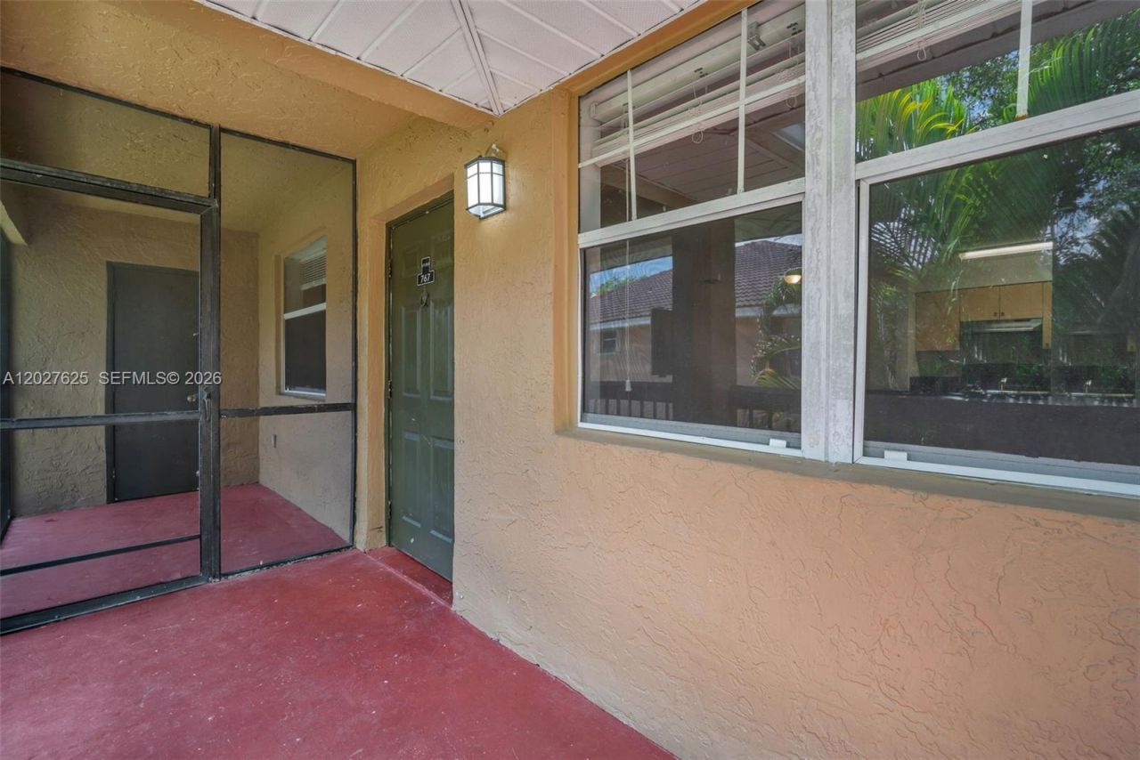767 NW 104th Ave , Unit 203, Pembroke Pines, FL 33026 Photo