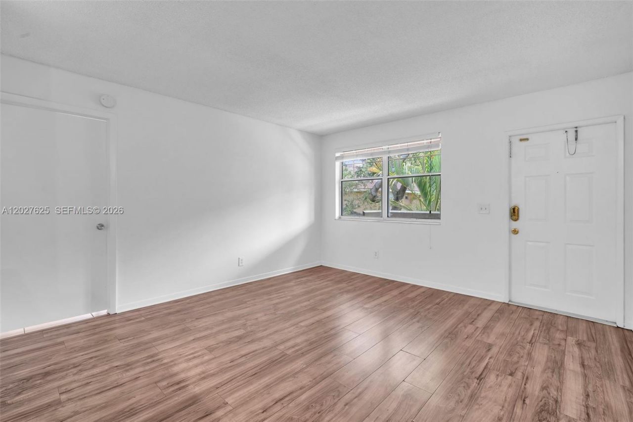 767 NW 104th Ave , Unit 203, Pembroke Pines, FL 33026 Photo