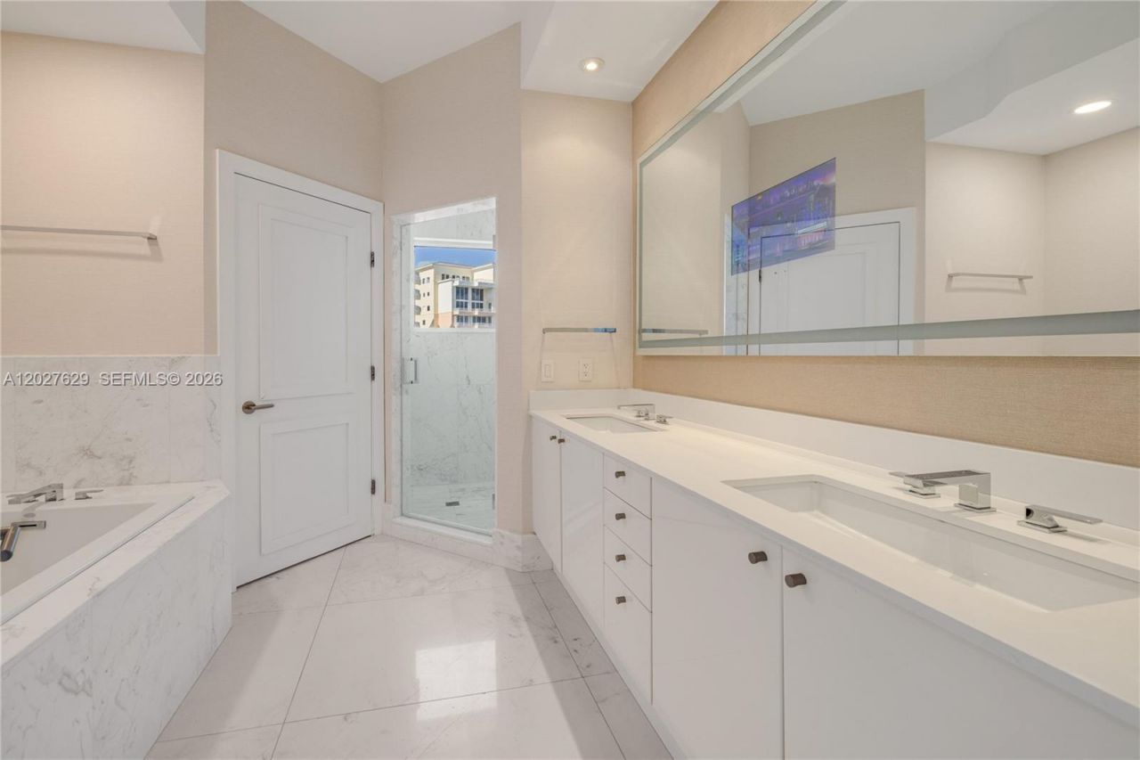 799 Crandon Blvd , Unit PH-8, Key Biscayne, FL 33149 Photo