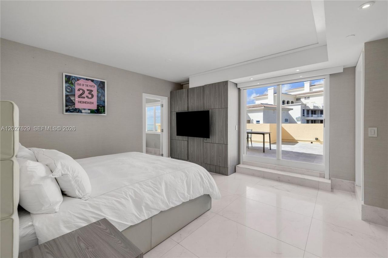 799 Crandon Blvd , Unit PH-8, Key Biscayne, FL 33149 Photo