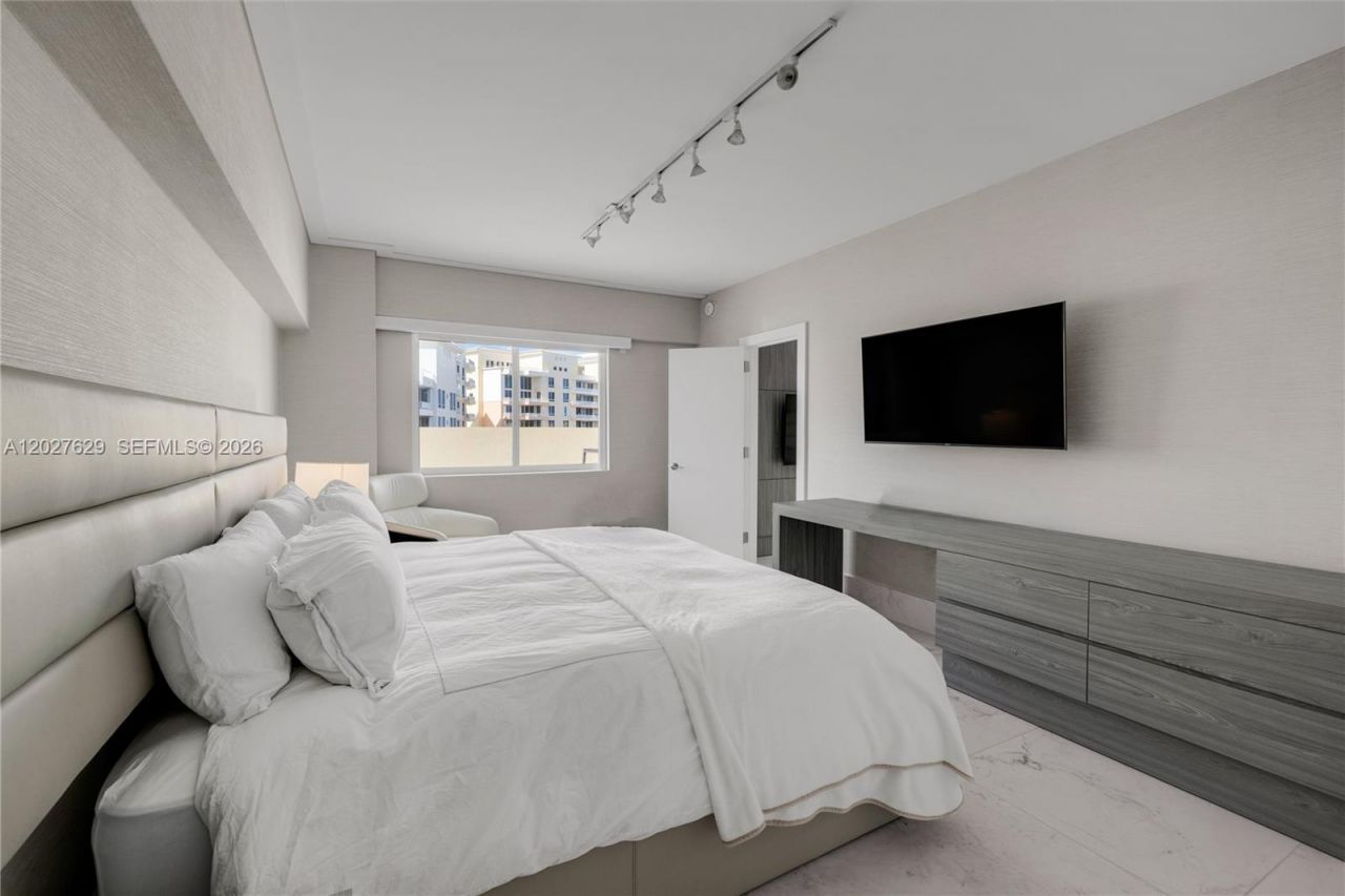 799 Crandon Blvd , Unit PH-8, Key Biscayne, FL 33149 Photo
