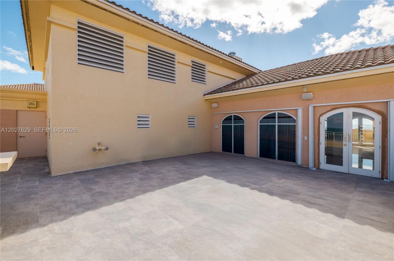 799 Crandon Blvd , Unit PH-8, Key Biscayne, FL 33149 Photo