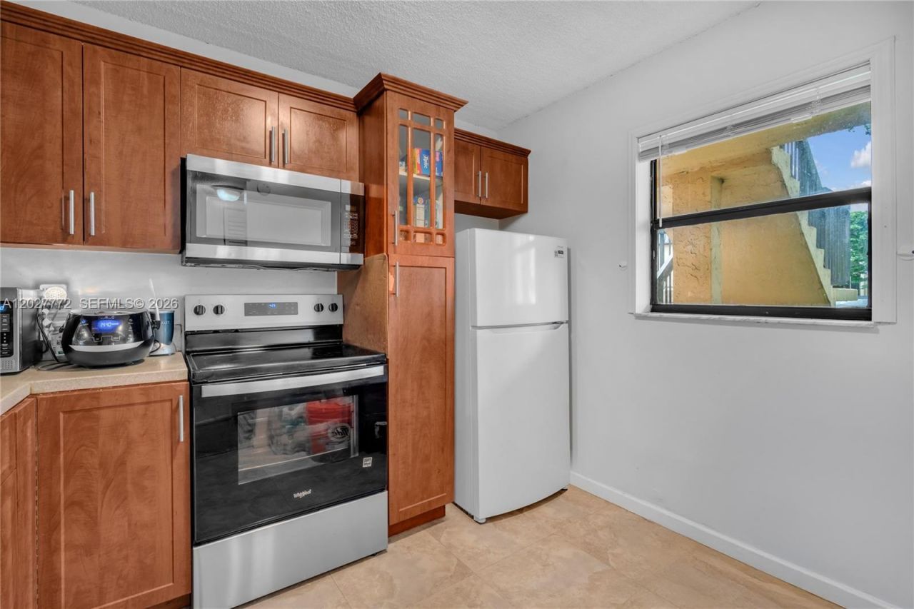 9181 NW 1st Ct , Unit 101, Pembroke Pines, FL 33024 Photo