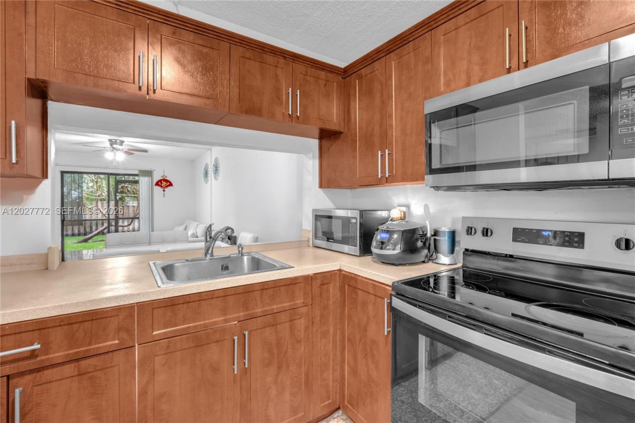 9181 NW 1st Ct , Unit 101, Pembroke Pines, FL 33024 Photo