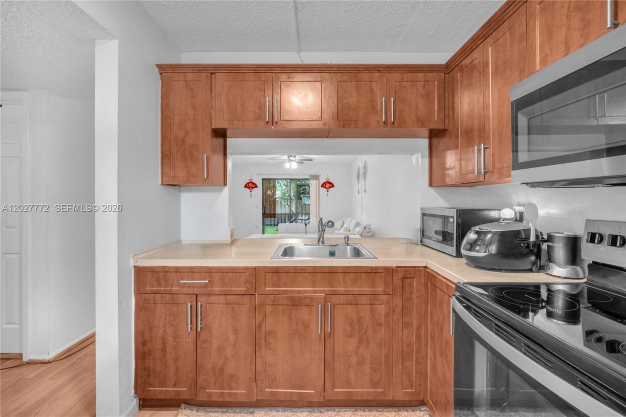9181 NW 1st Ct , Unit 101, Pembroke Pines, FL 33024 Photo