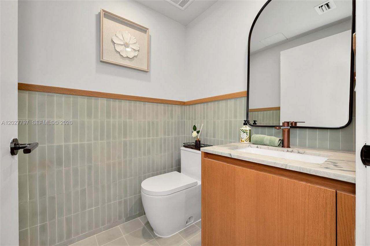 1176 97th St , Unit 502, Bay Harbor Islands, FL 33154 Photo