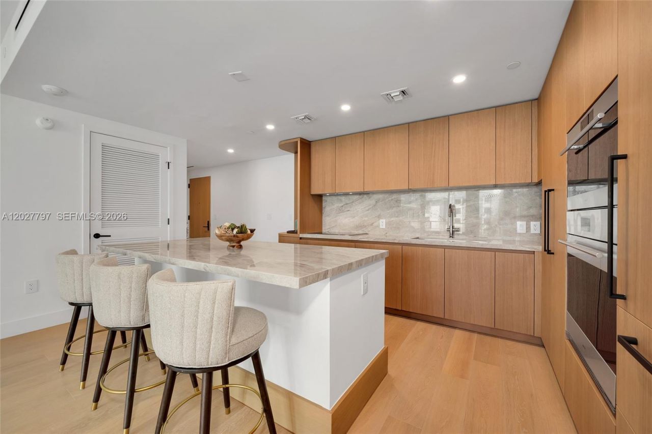 1176 97th St , Unit 502, Bay Harbor Islands, FL 33154 Photo