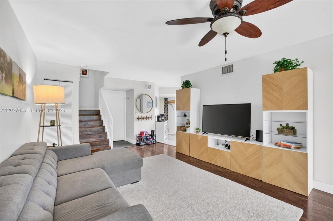 566 N University Dr , Plantation, FL 33324 Photo
