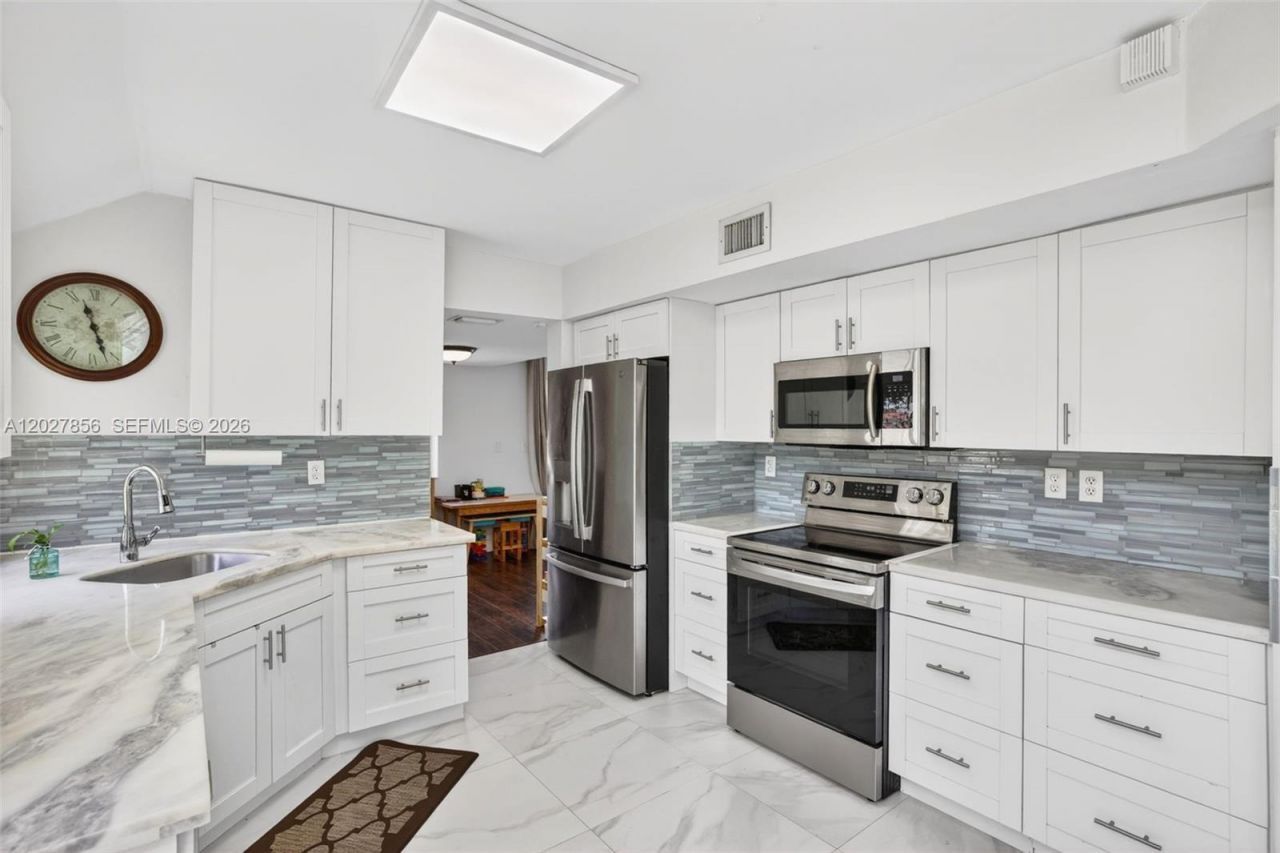 566 N University Dr , Plantation, FL 33324 Photo