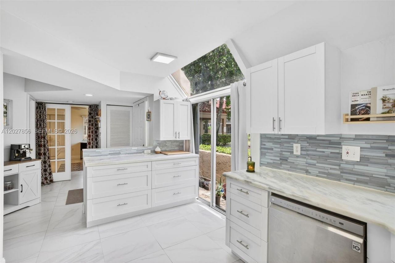 566 N University Dr , Plantation, FL 33324 Photo