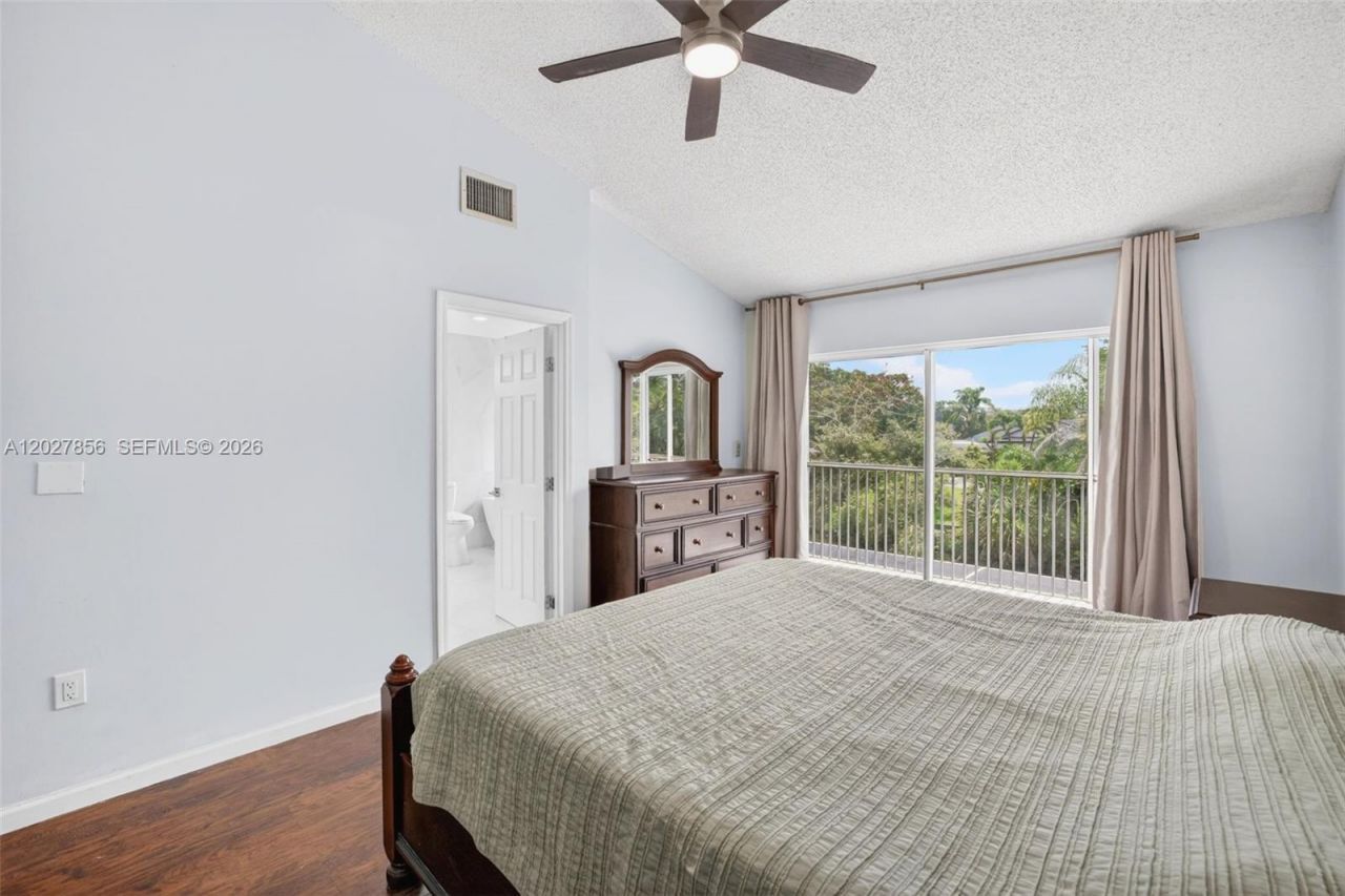566 N University Dr , Plantation, FL 33324 Photo