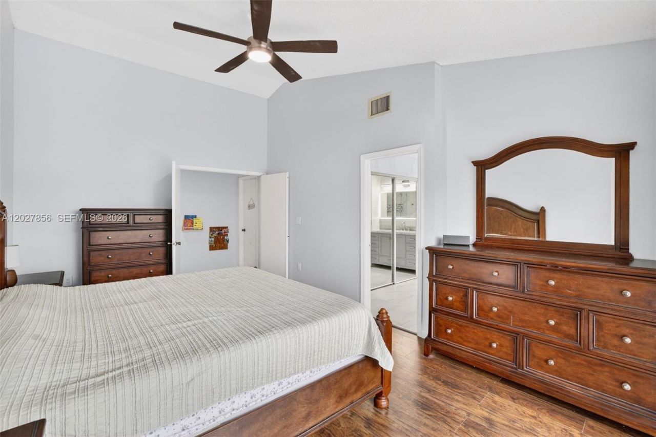 566 N University Dr , Plantation, FL 33324 Photo