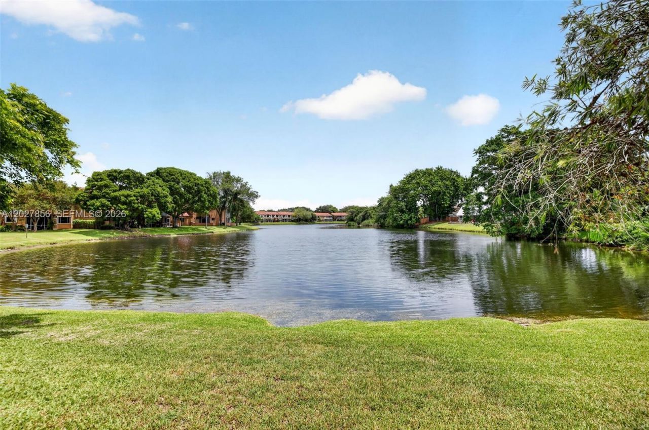 566 N University Dr , Plantation, FL 33324 Photo
