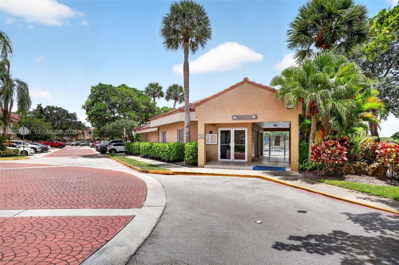 566 N University Dr , Plantation, FL 33324 Photo