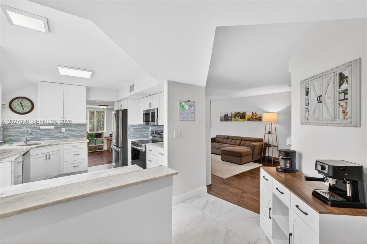 566 N University Dr , Plantation, FL 33324 Photo