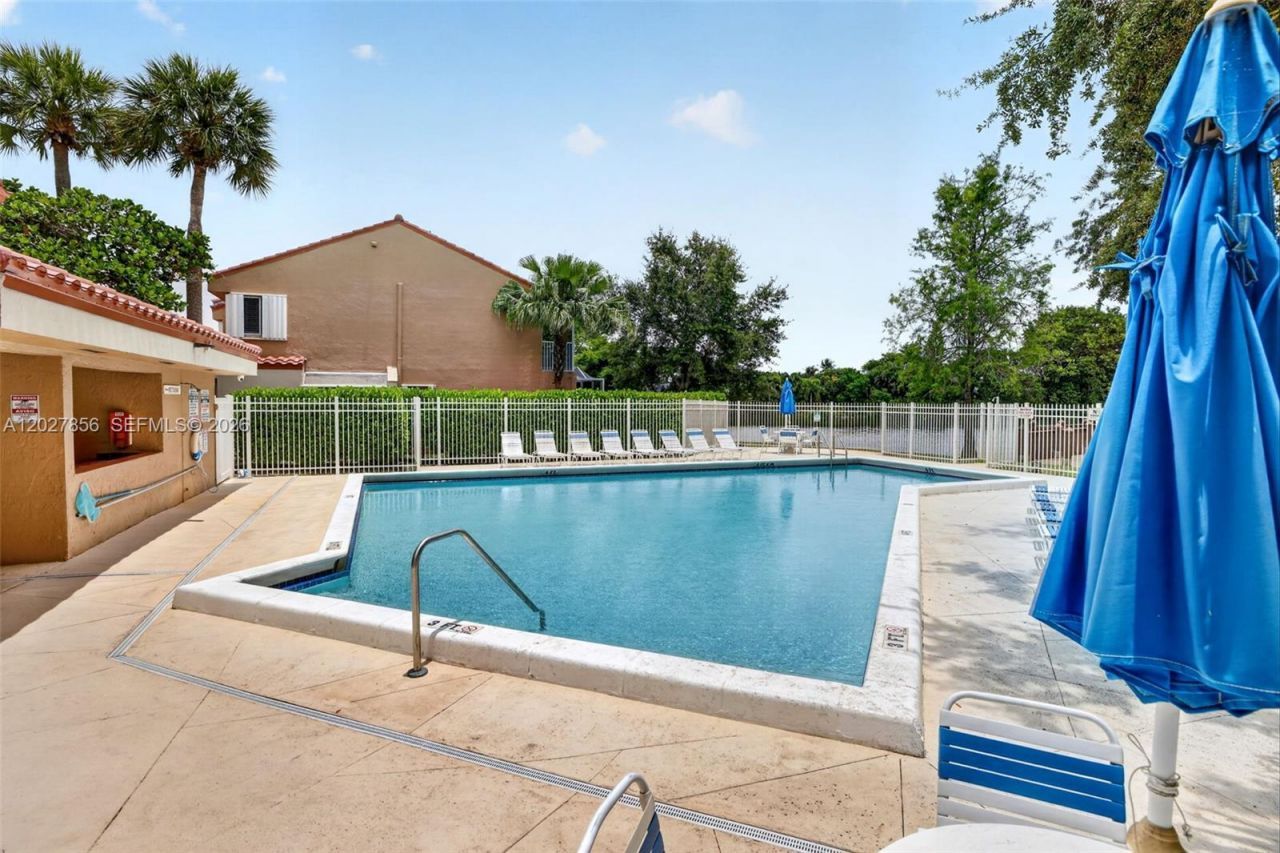 566 N University Dr , Plantation, FL 33324 Photo