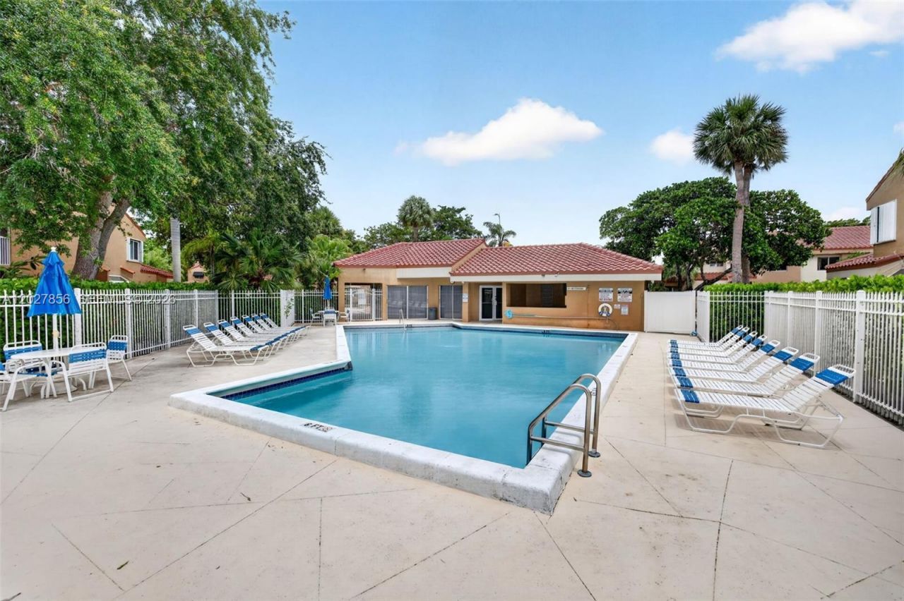 566 N University Dr , Plantation, FL 33324 Photo