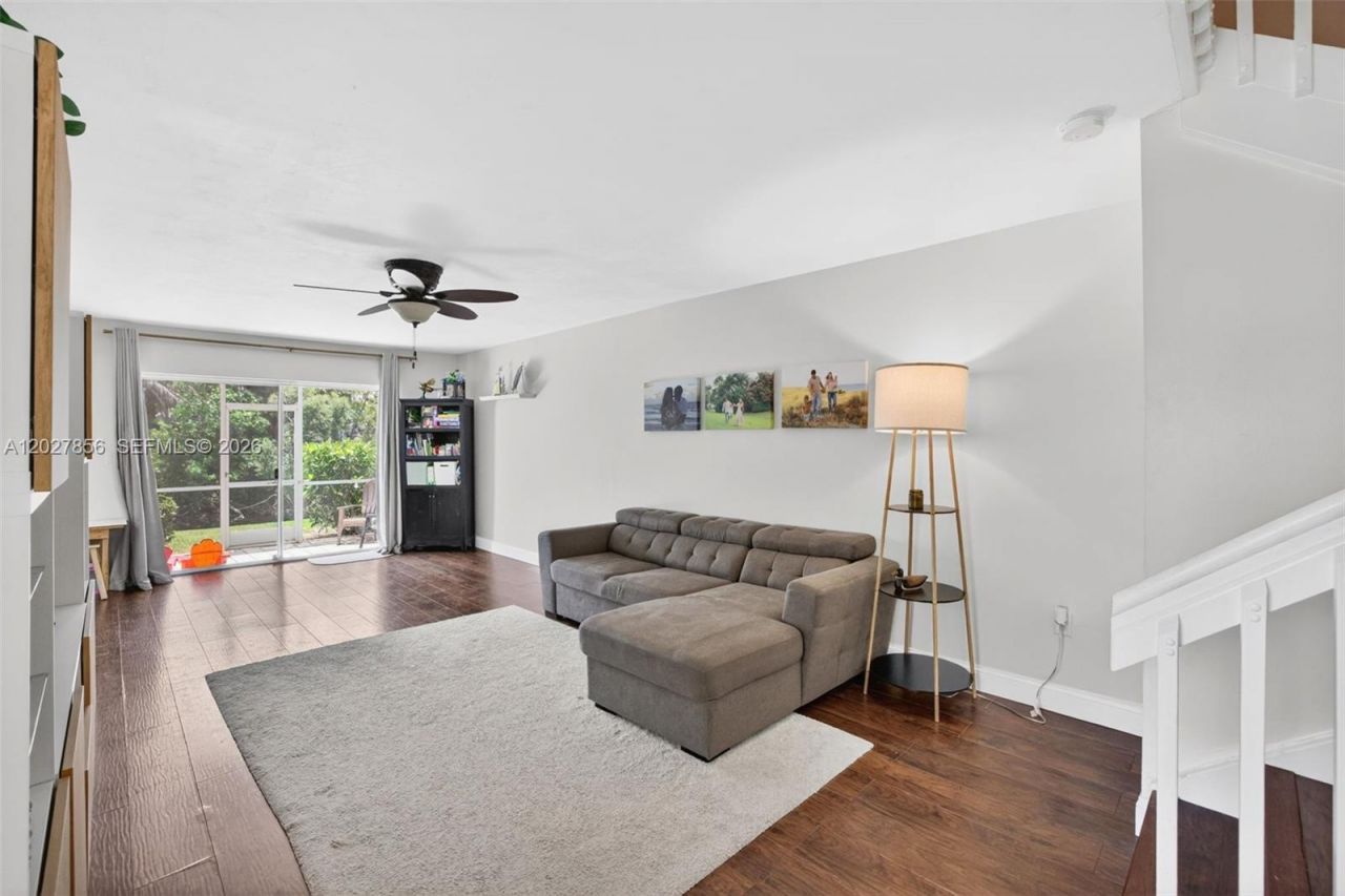 566 N University Dr , Plantation, FL 33324 Photo