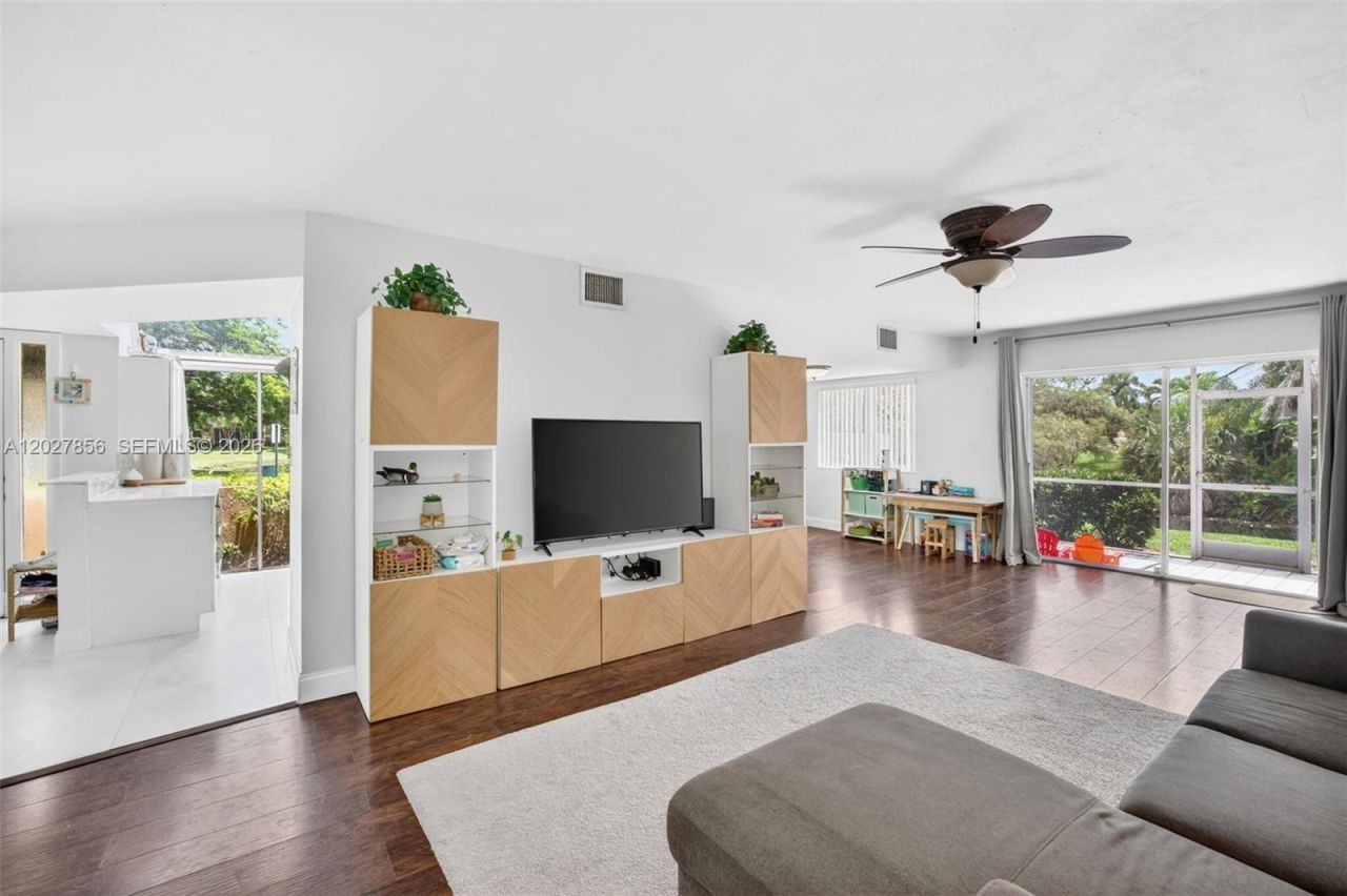 566 N University Dr , Plantation, FL 33324 Photo