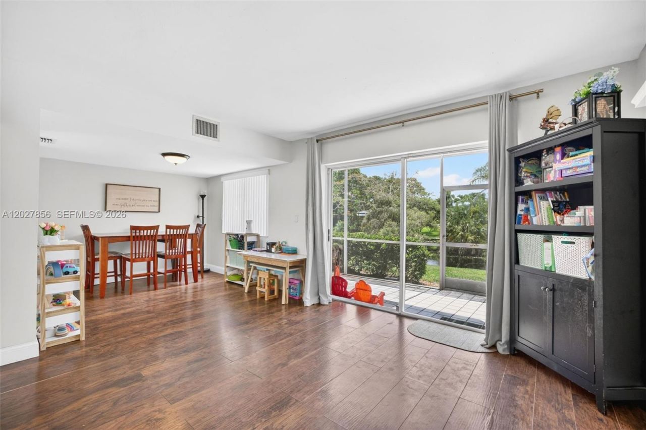 566 N University Dr , Plantation, FL 33324 Photo