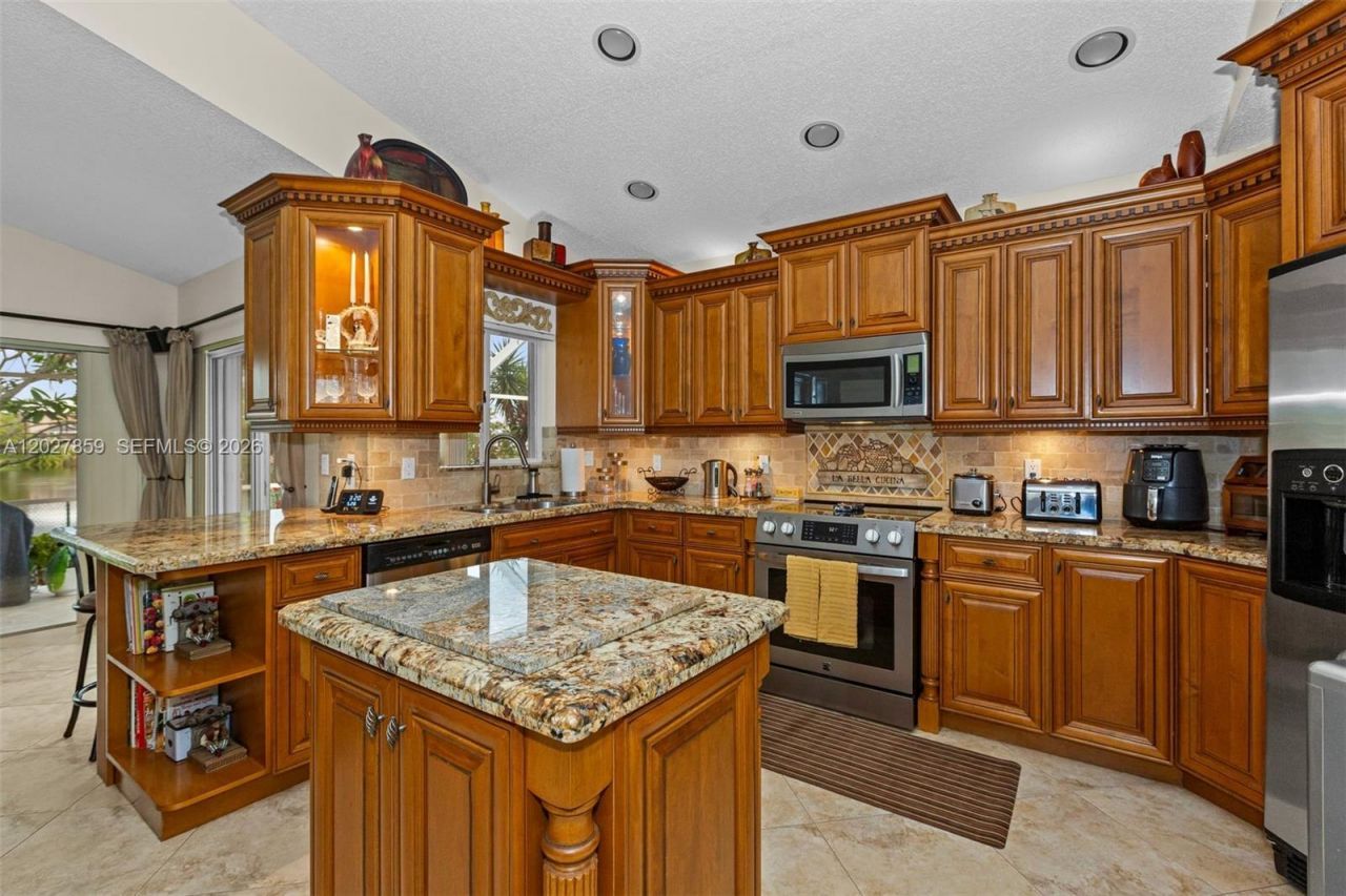 10237 SW 12th St , Pembroke Pines, FL 33025 Photo