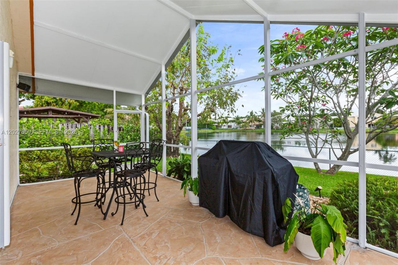 10237 SW 12th St , Pembroke Pines, FL 33025 Photo