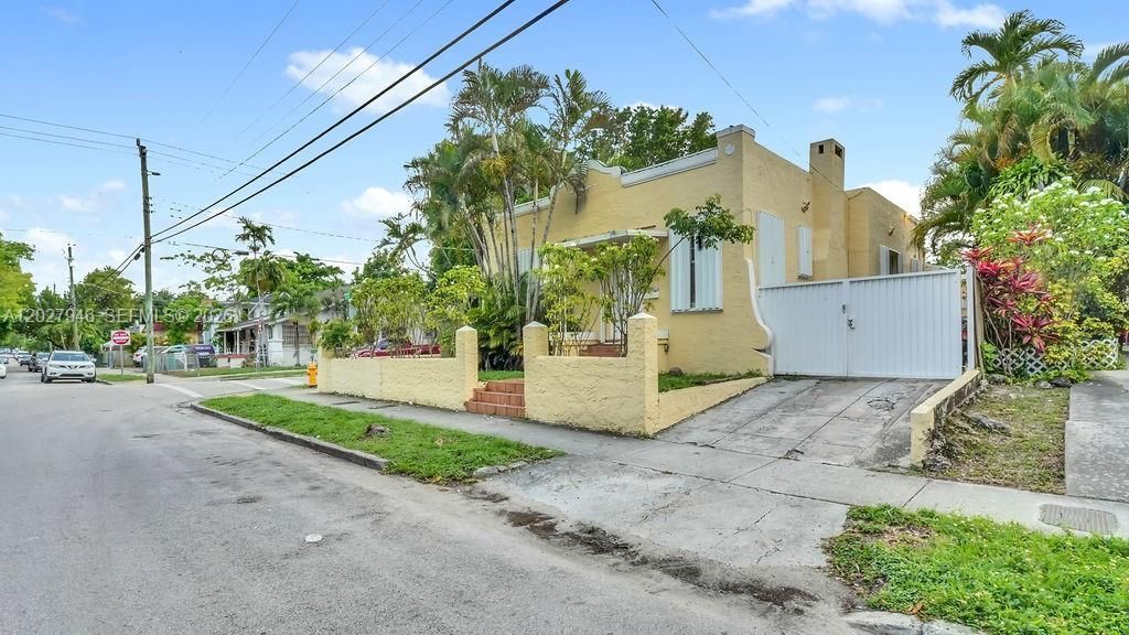 242 SW 15th Ave , Miami, FL 33135 Photo