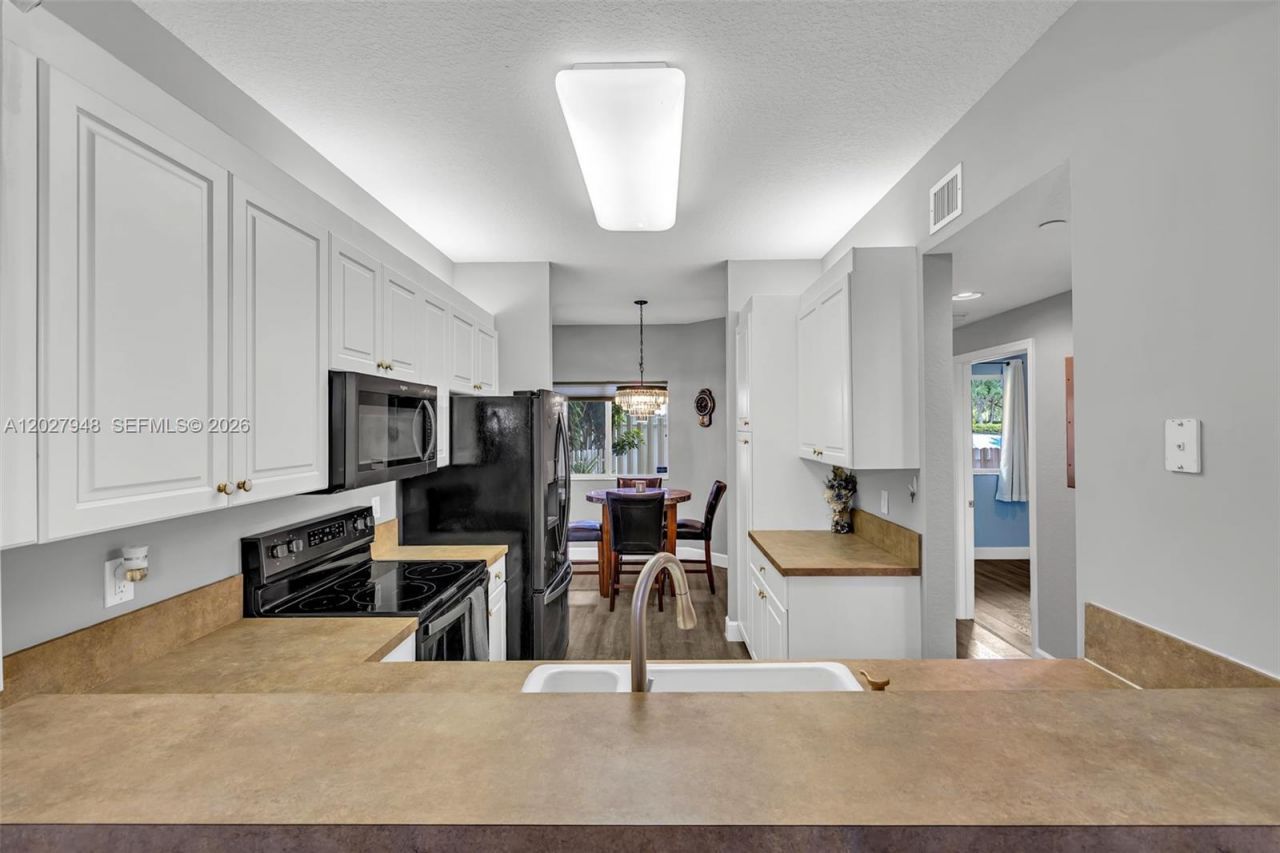 7715 Yardley Dr, Unit 106, Tamarac, FL 33321 Photo