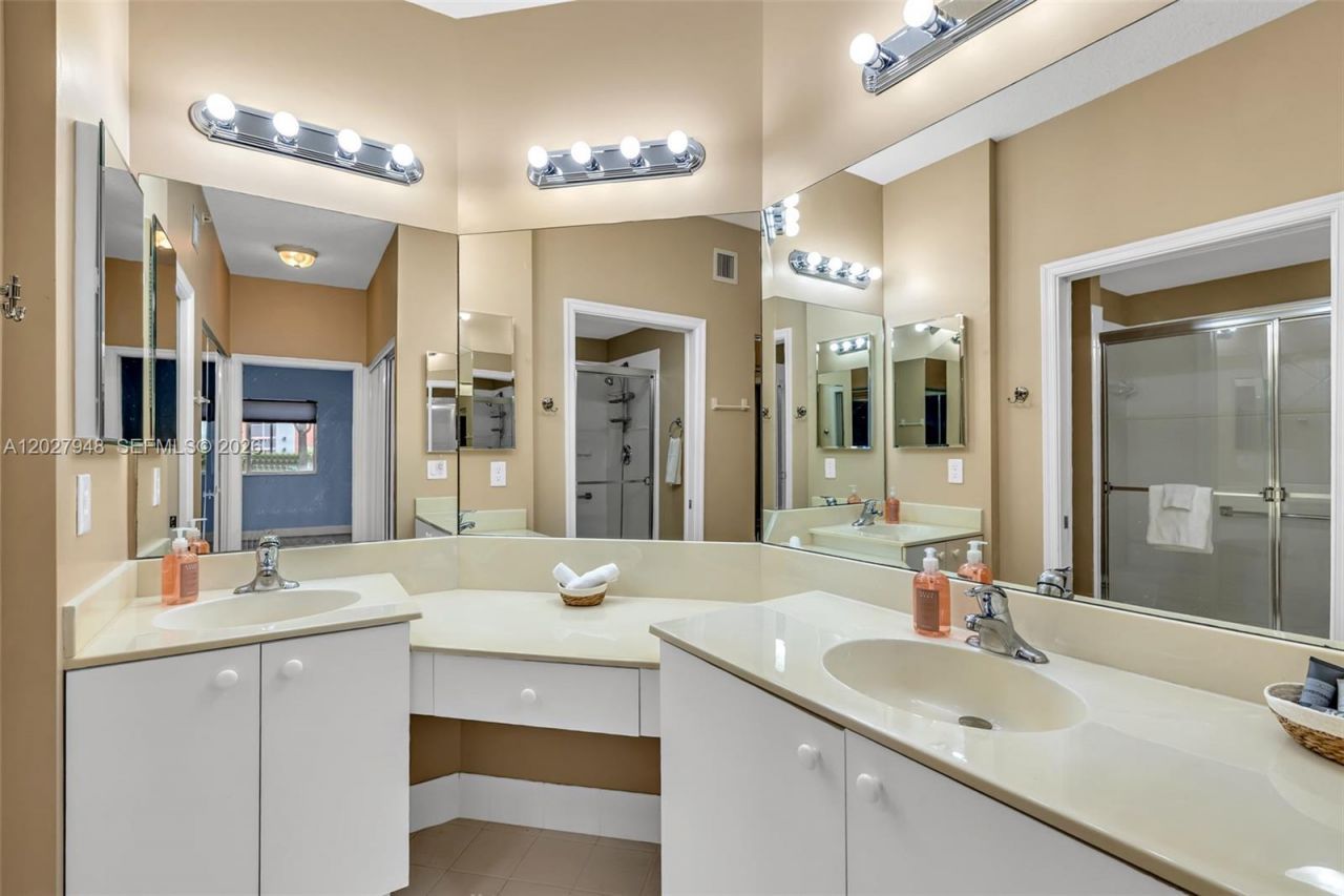 7715 Yardley Dr, Unit 106, Tamarac, FL 33321 Photo