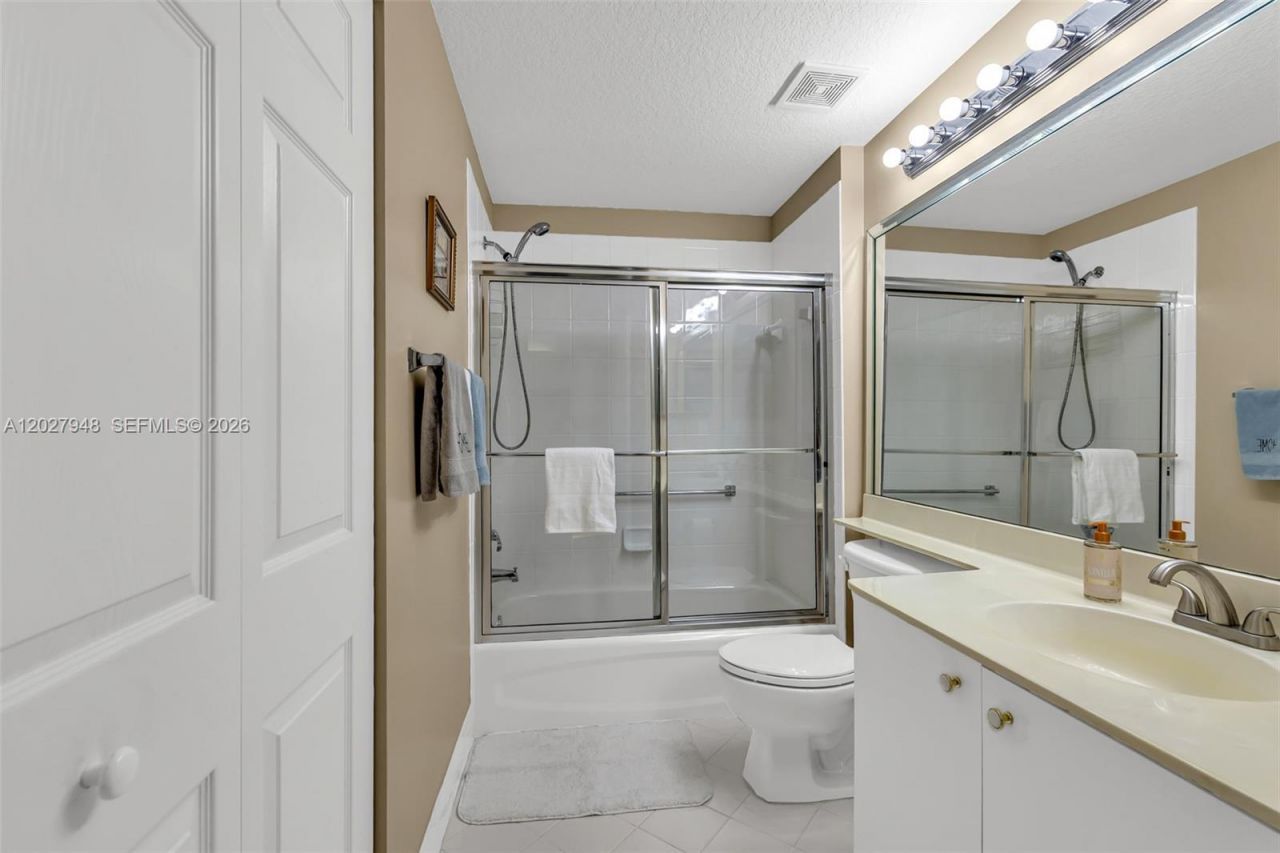 7715 Yardley Dr, Unit 106, Tamarac, FL 33321 Photo
