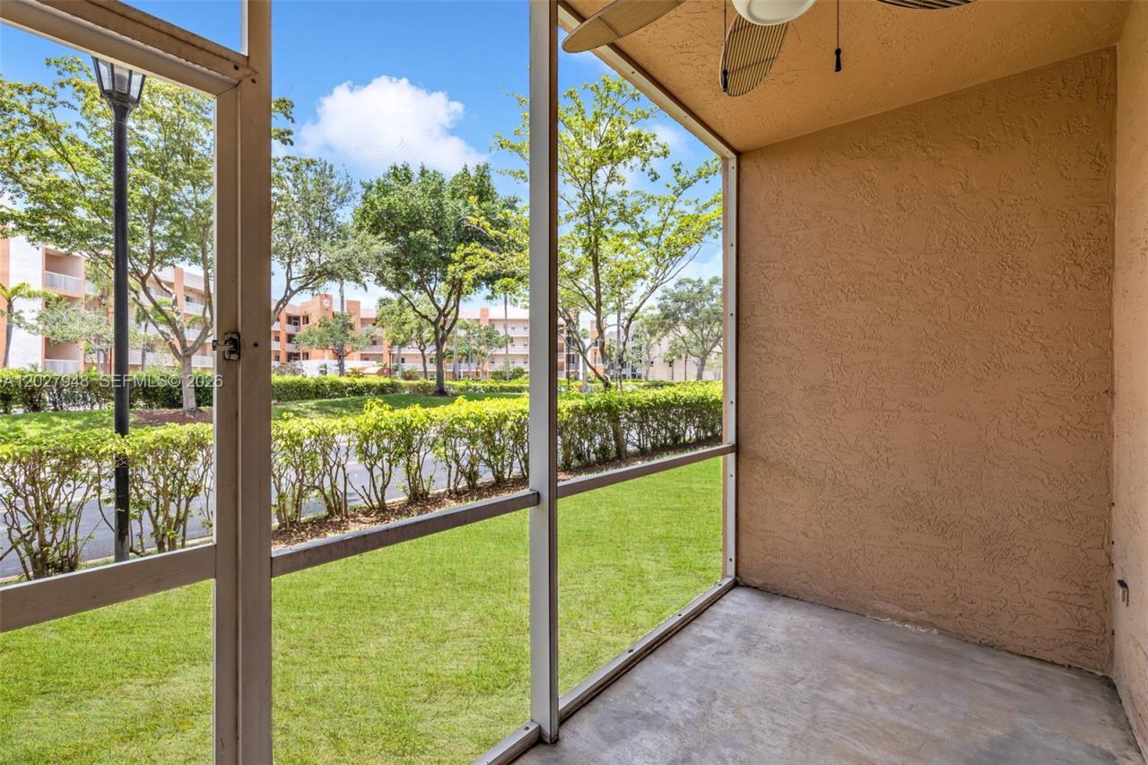 7715 Yardley Dr, Unit 106, Tamarac, FL 33321 Photo