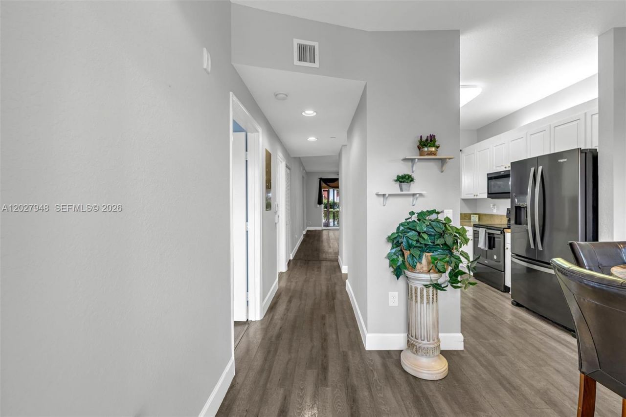7715 Yardley Dr, Unit 106, Tamarac, FL 33321 Photo