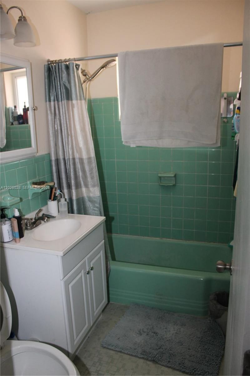 1022 NW 22nd Pl , Miami, FL 33125 Photo