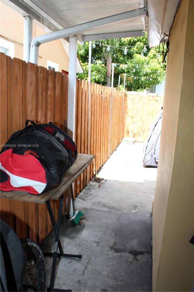 1022 NW 22nd Pl , Miami, FL 33125 Photo