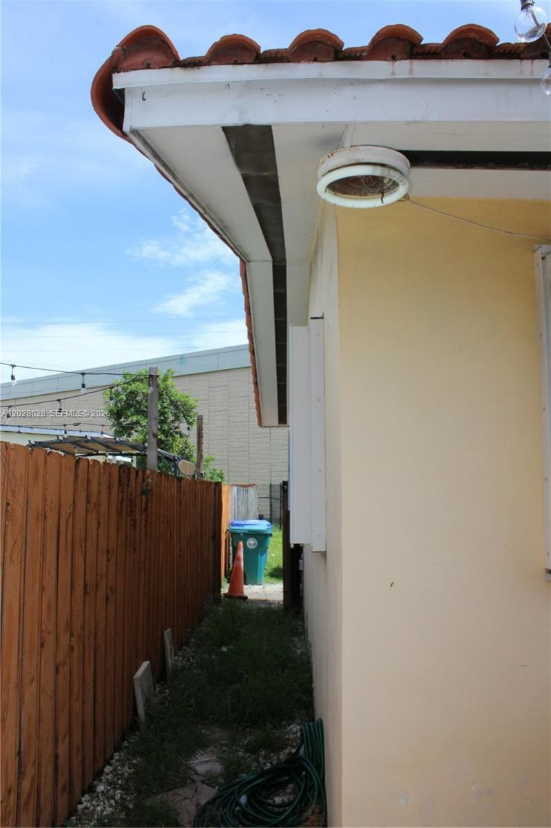 1022 NW 22nd Pl , Miami, FL 33125 Photo
