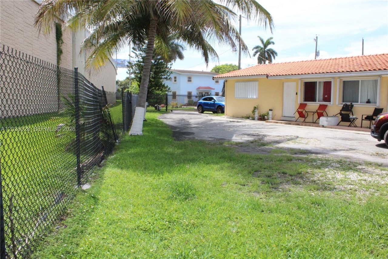 1022 NW 22nd Pl , Miami, FL 33125 Photo