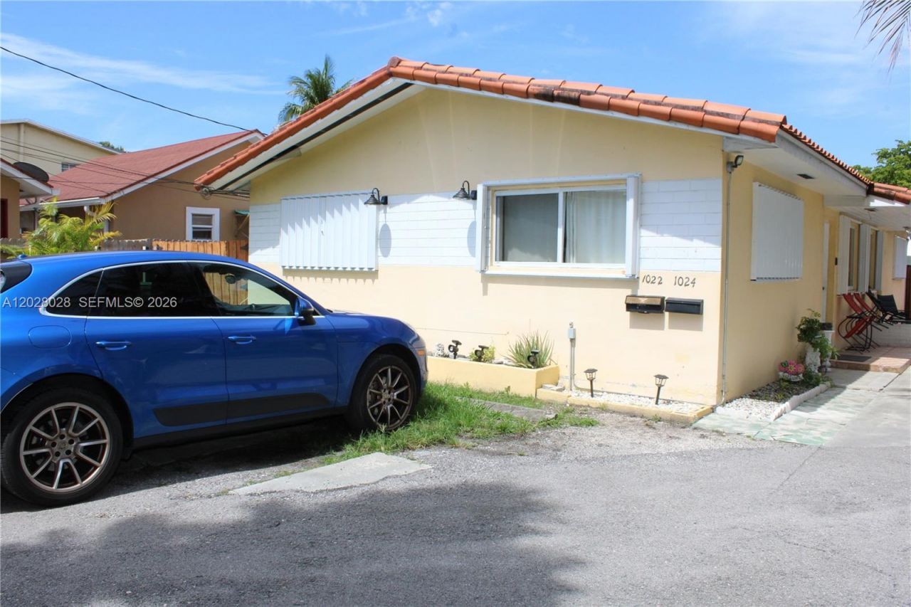 1022 NW 22nd Pl , Miami, FL 33125 Photo