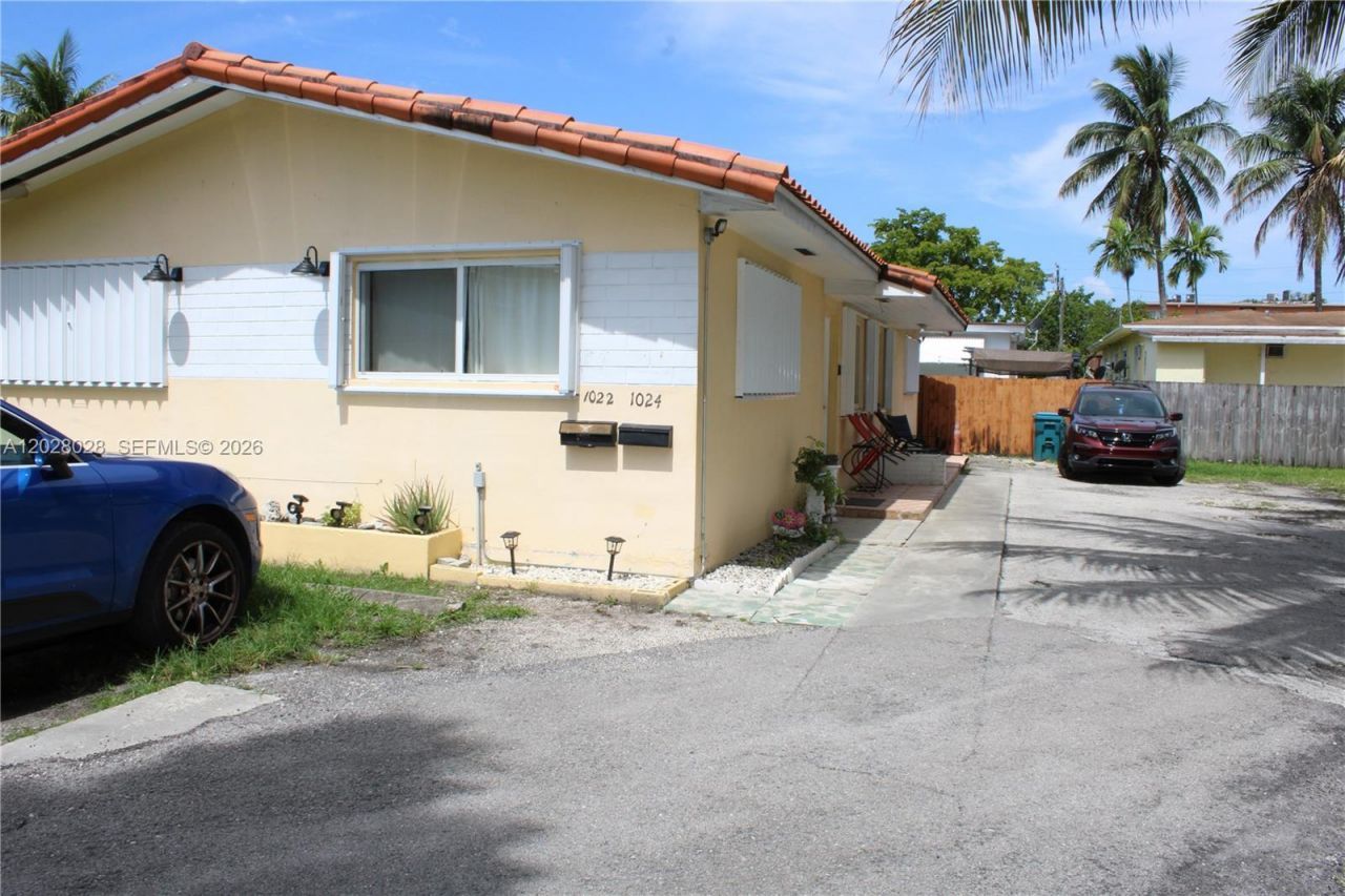 1022 NW 22nd Pl , Miami, FL 33125 Photo