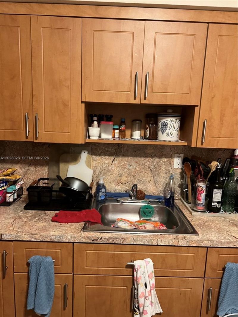 1022 NW 22nd Pl , Miami, FL 33125 Photo