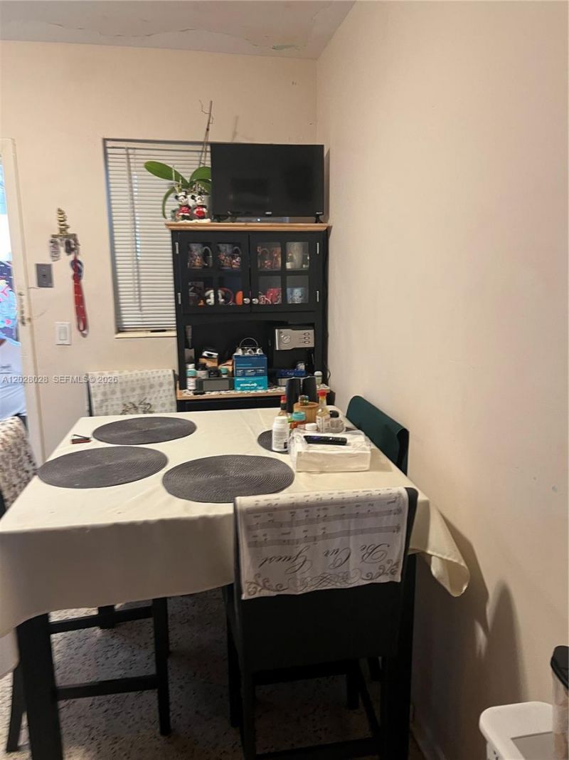 1022 NW 22nd Pl , Miami, FL 33125 Photo
