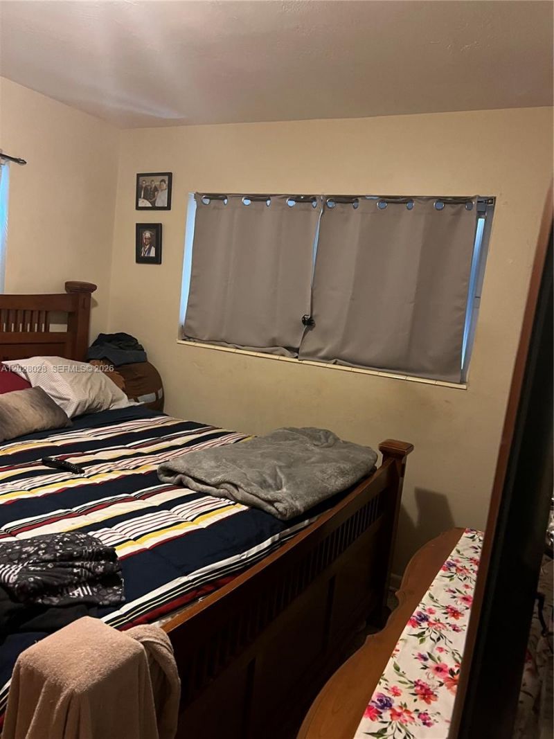 1022 NW 22nd Pl , Miami, FL 33125 Photo