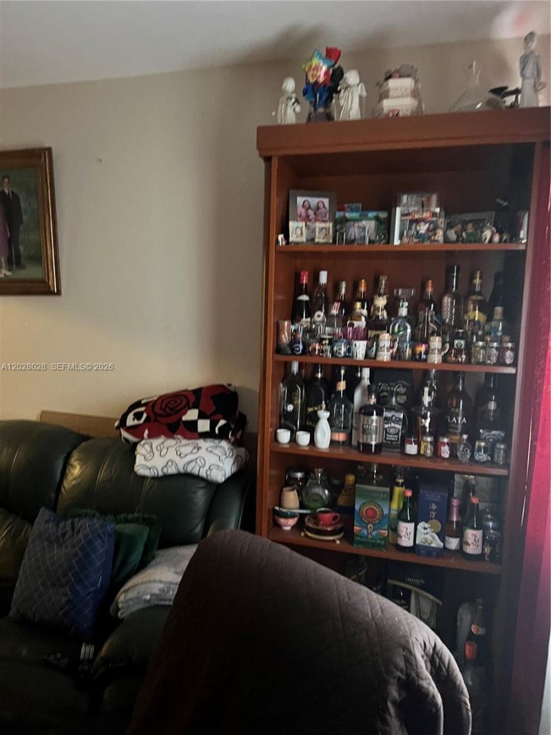 1022 NW 22nd Pl , Miami, FL 33125 Photo