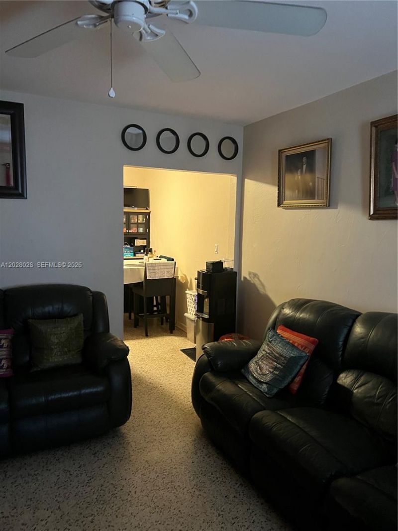 1022 NW 22nd Pl , Miami, FL 33125 Photo