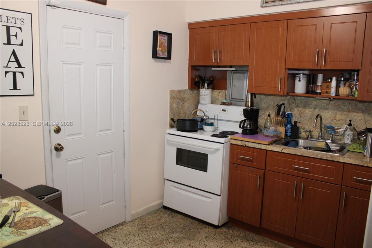 1022 NW 22nd Pl , Miami, FL 33125 Photo