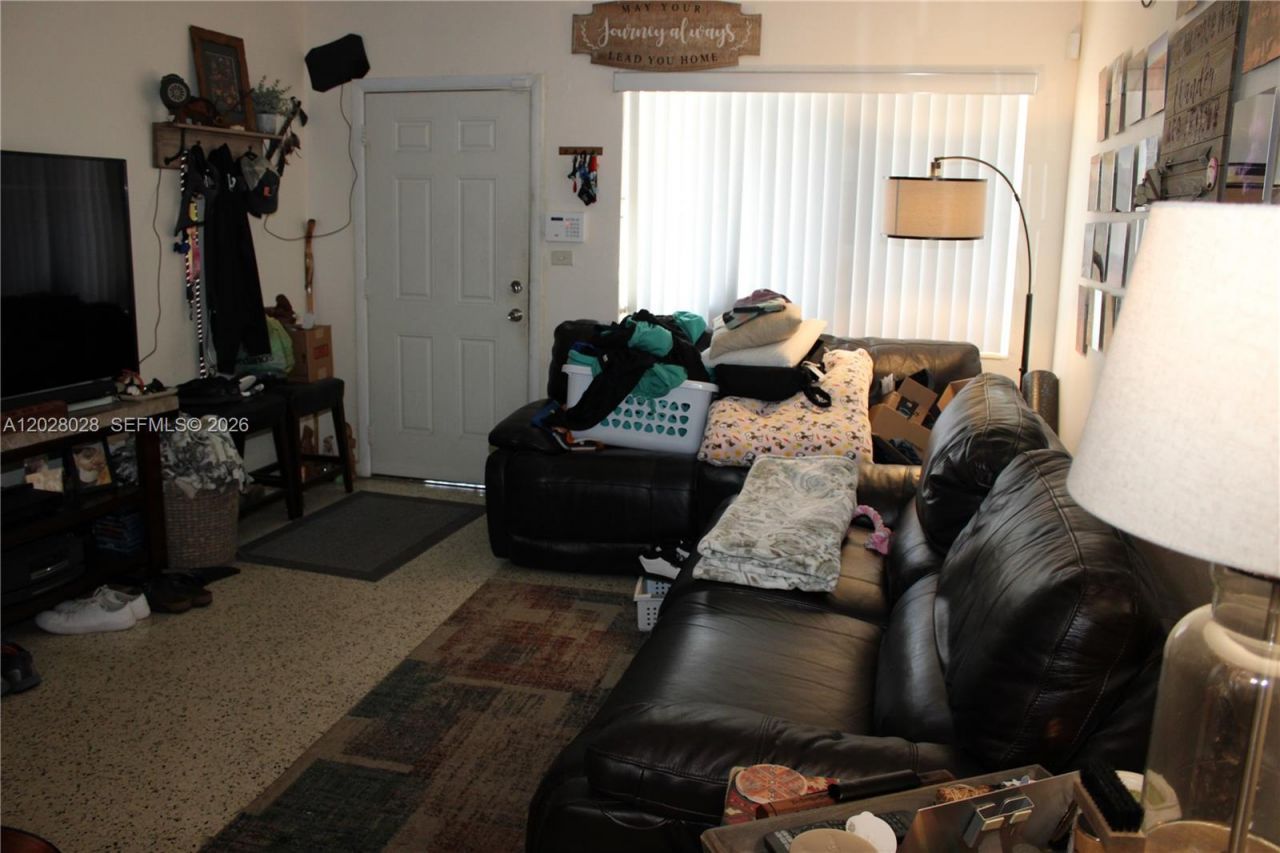 1022 NW 22nd Pl , Miami, FL 33125 Photo