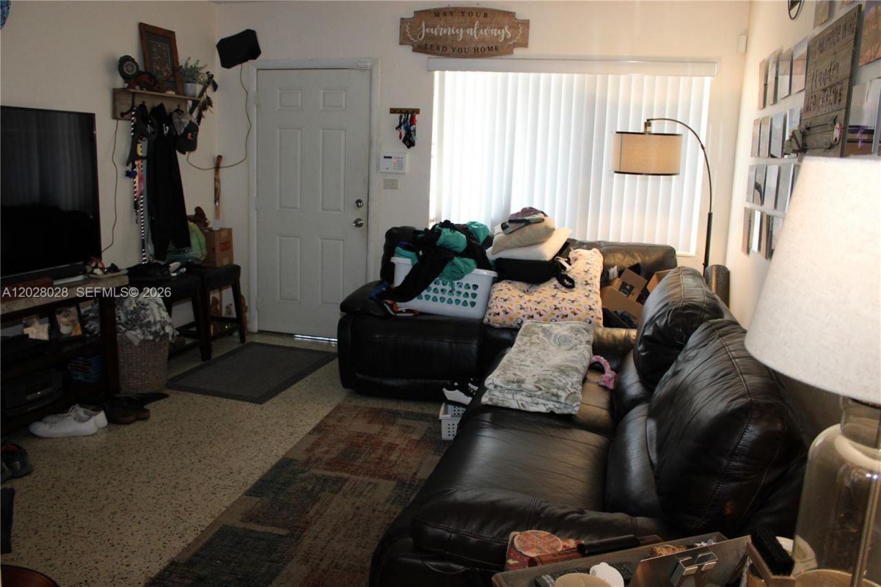 1022 NW 22nd Pl , Miami, FL 33125 Photo