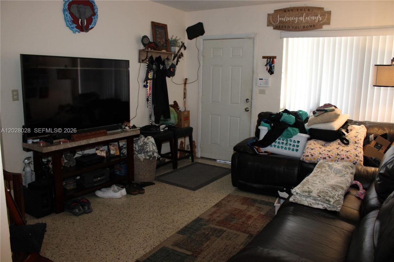 1022 NW 22nd Pl , Miami, FL 33125 Photo